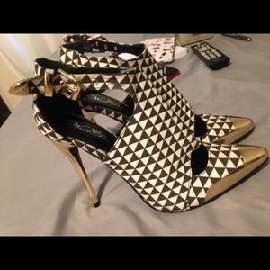 Like new Wild Rose heels